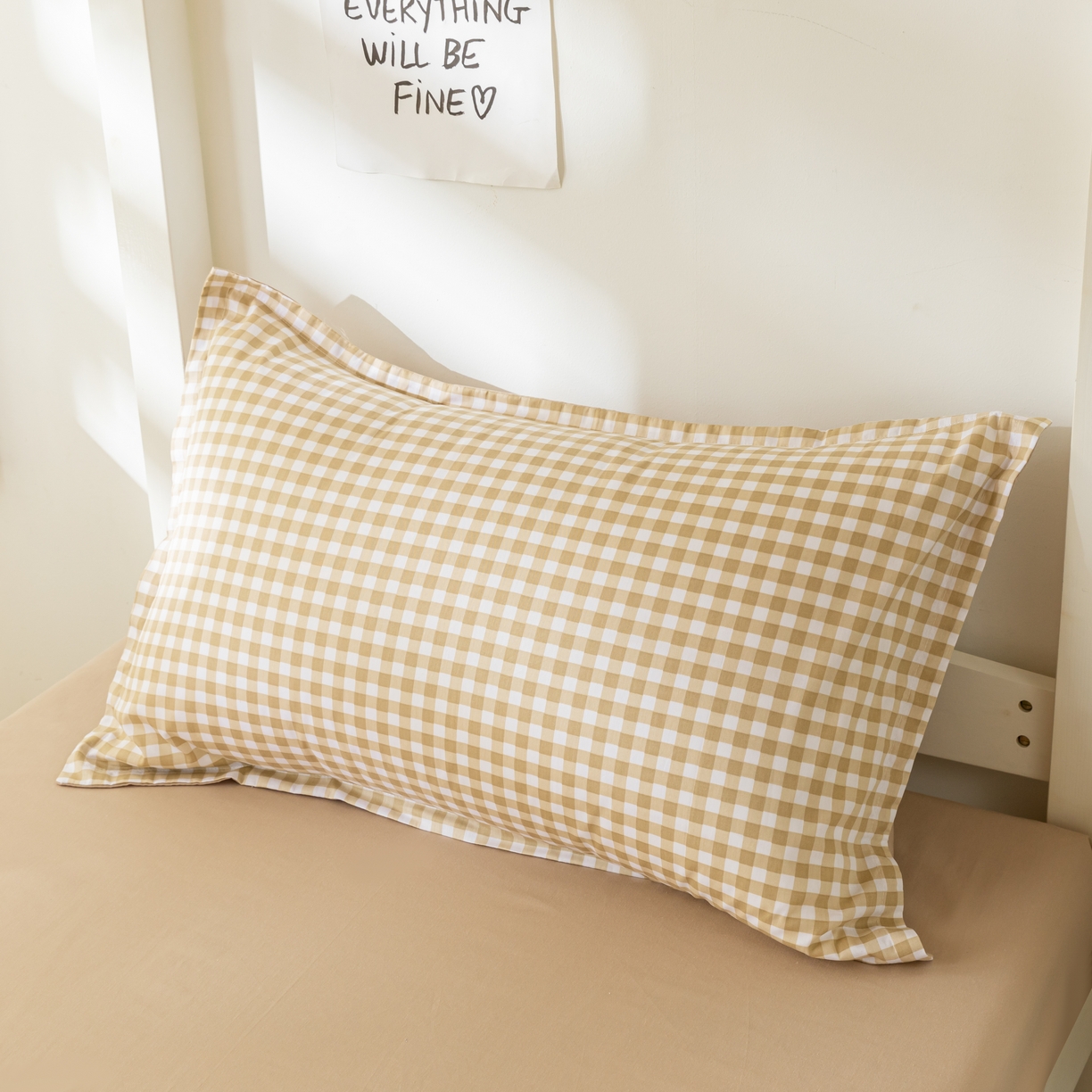 91家纺网 家纺一手货源 找家纺 贝兰仙奴 2025新款13372全棉印花简约学生三件套 咖小格