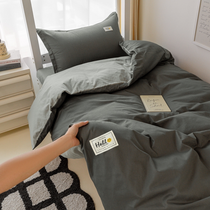 91家纺网 家纺一手货源 找家纺 贝兰仙奴 2025新款13372全棉印花简约学生三件套 深灰