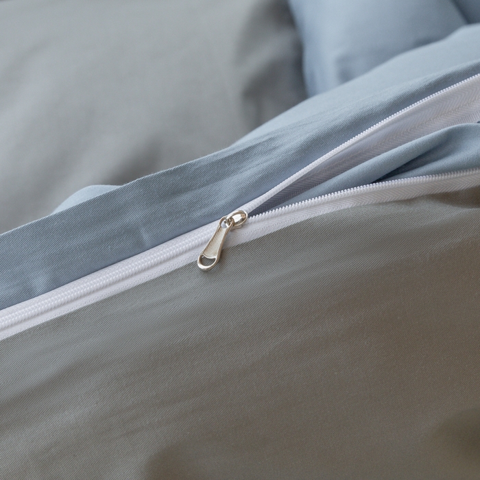 91家纺网 家纺一手货源 找家纺 贝兰仙奴 2025新款13372全棉印花简约学生三件套 蓝灰