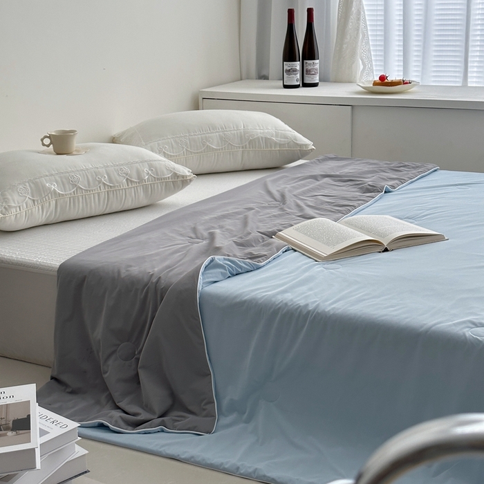 91家纺网 家纺一手货源 找家纺 佰织鑫家居 2025新款科技凉感小冰芯冰皮锦氨凉感丝夏被空调被 双拼蓝灰