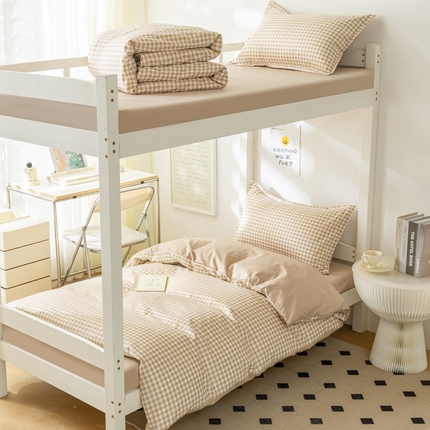 91家纺网 家纺一手货源 找家纺 贝兰仙奴 2025新款13372全棉印花简约学生三件套 咖小格