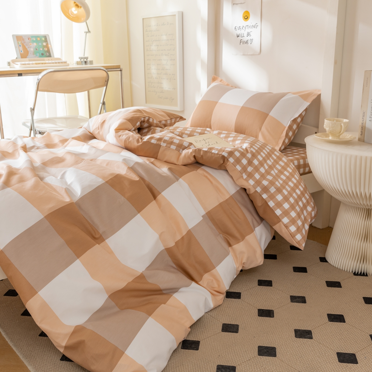 91家纺网 家纺一手货源 找家纺 贝兰仙奴 2025新款13372全棉印花简约学生三件套 粉大格