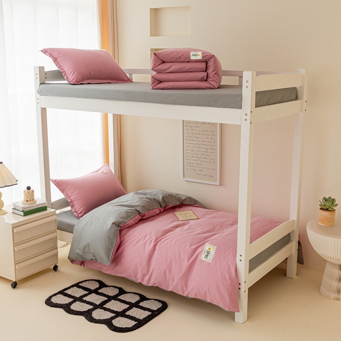 91家纺网 家纺一手货源 找家纺 贝兰仙奴 2025新款13372全棉印花简约学生三件套 粉