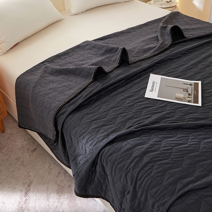 91家纺网 家纺一手货源 找家纺 梦斋家纺 2025新款纯色针织夏被被子被芯 黑灰