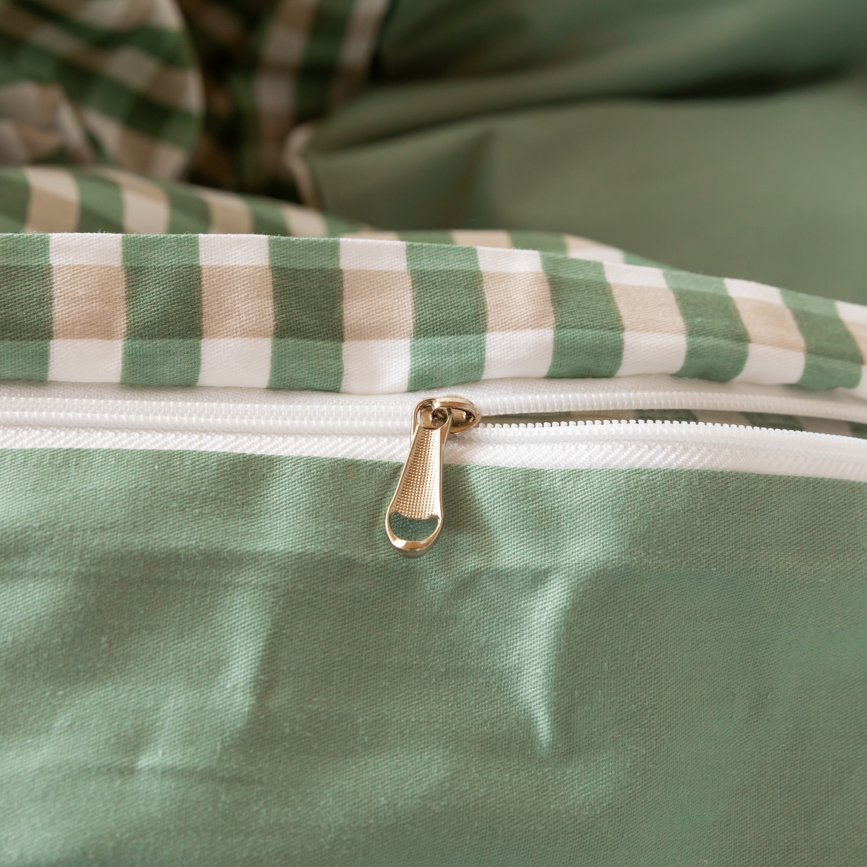 91家纺网 家纺一手货源 找家纺 贝兰仙奴 2025新款13372全棉印花简约学生三件套 绿小格