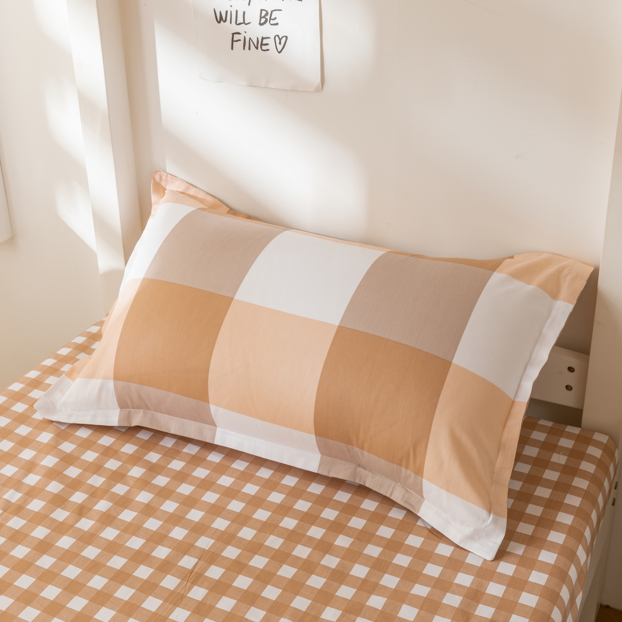 91家纺网 家纺一手货源 找家纺 贝兰仙奴 2025新款13372全棉印花简约学生三件套 粉大格