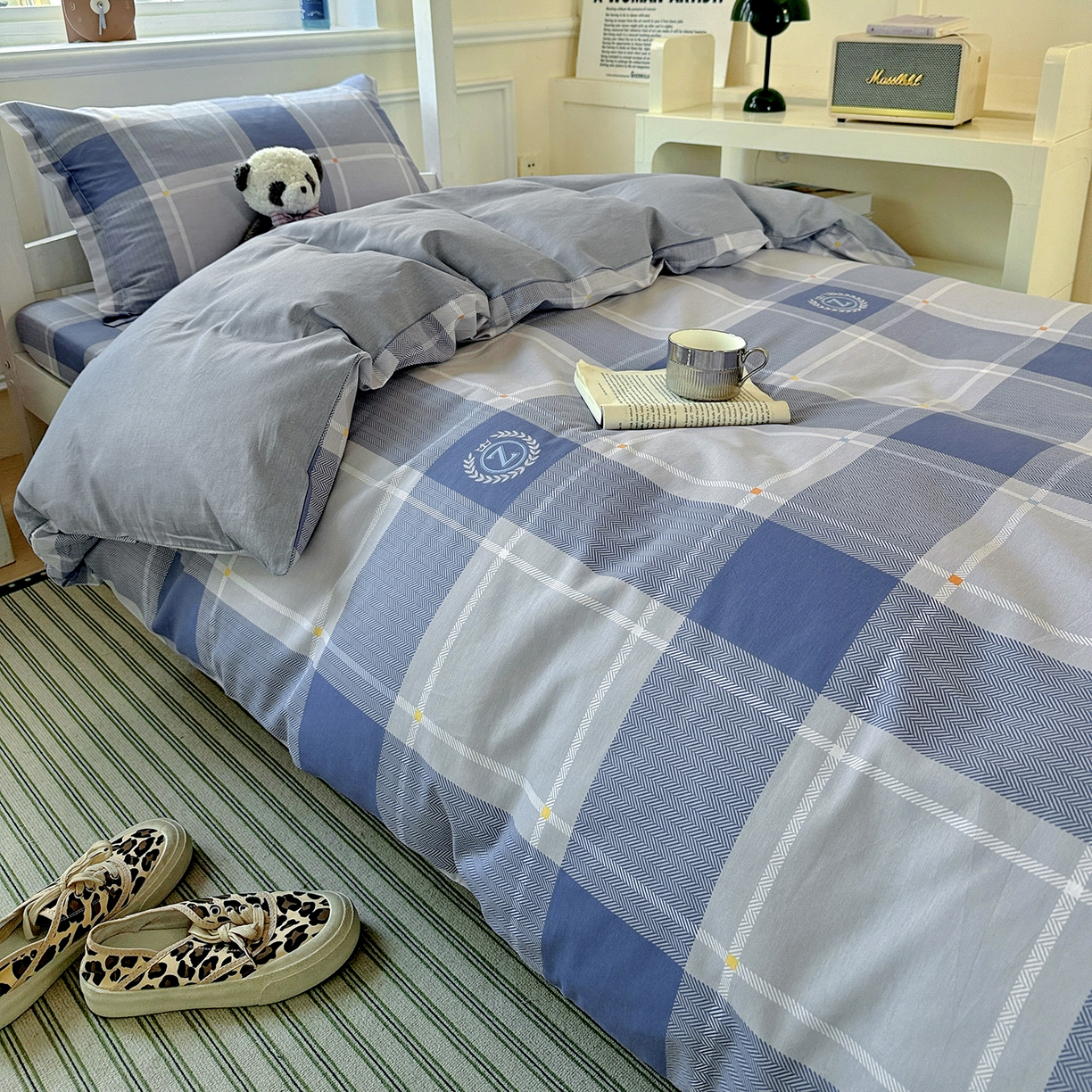 91家纺网 家纺一手货源 找家纺 依庭 2025新款全棉印花学生三件套宿舍三件套全棉三件套纯棉三件套 英伦风