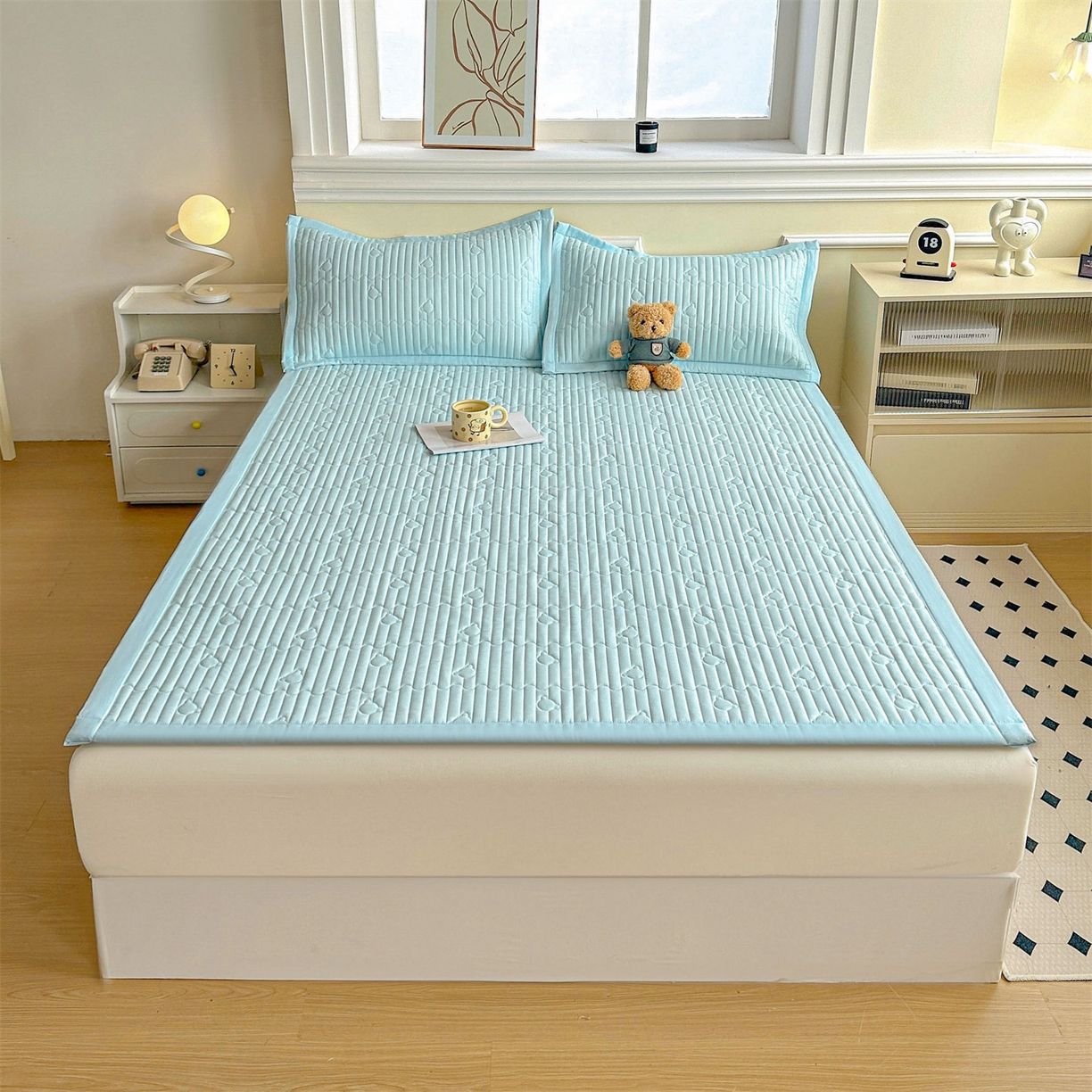91家纺网 家纺一手货源 找家纺 雯豆家纺 2025新款加厚夹棉床褥子防滑床垫床护垫纯色素色绗缝垫子 爱心熊-床褥款淡水蓝