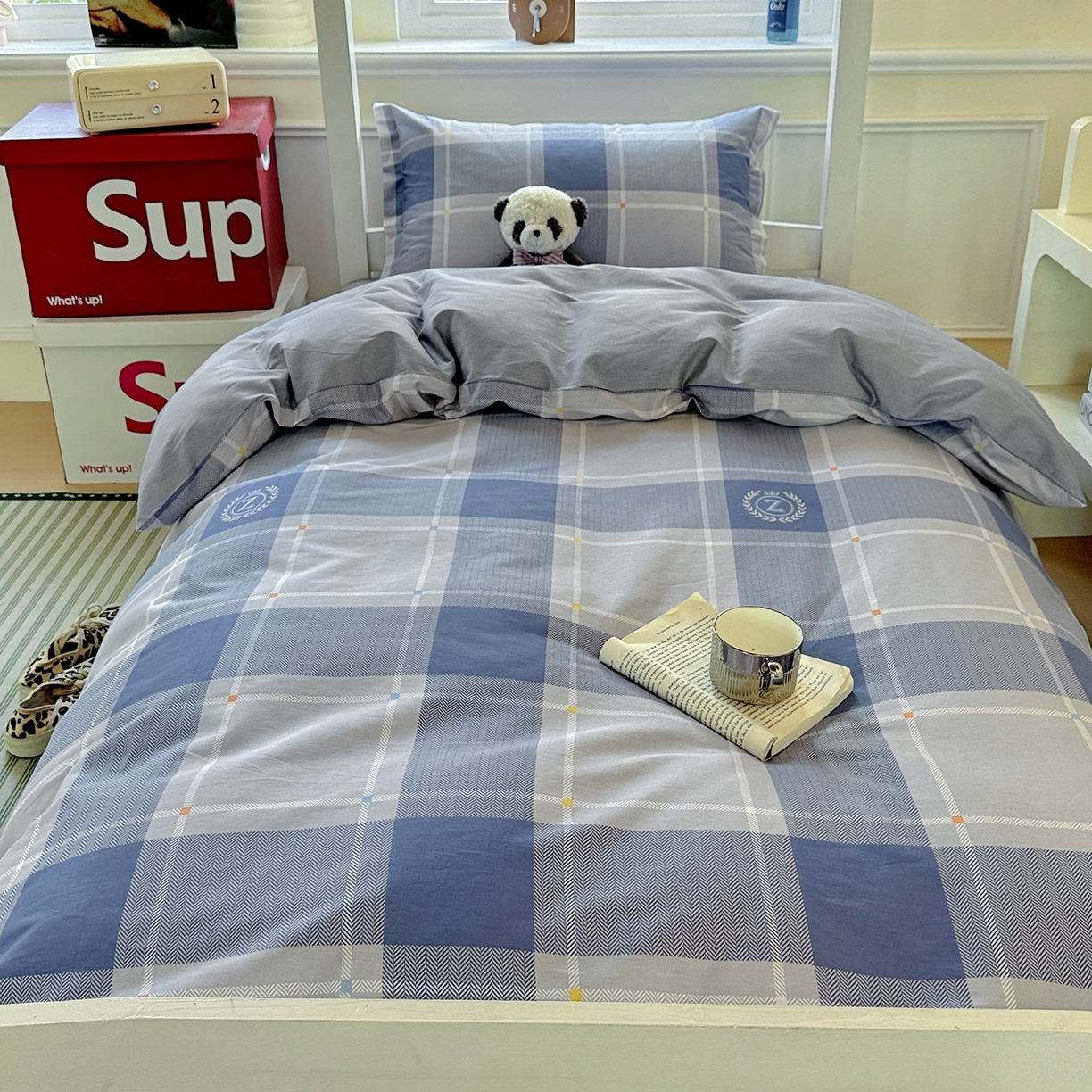 91家纺网 家纺一手货源 找家纺 依庭 2025新款全棉印花学生三件套宿舍三件套全棉三件套纯棉三件套 英伦风