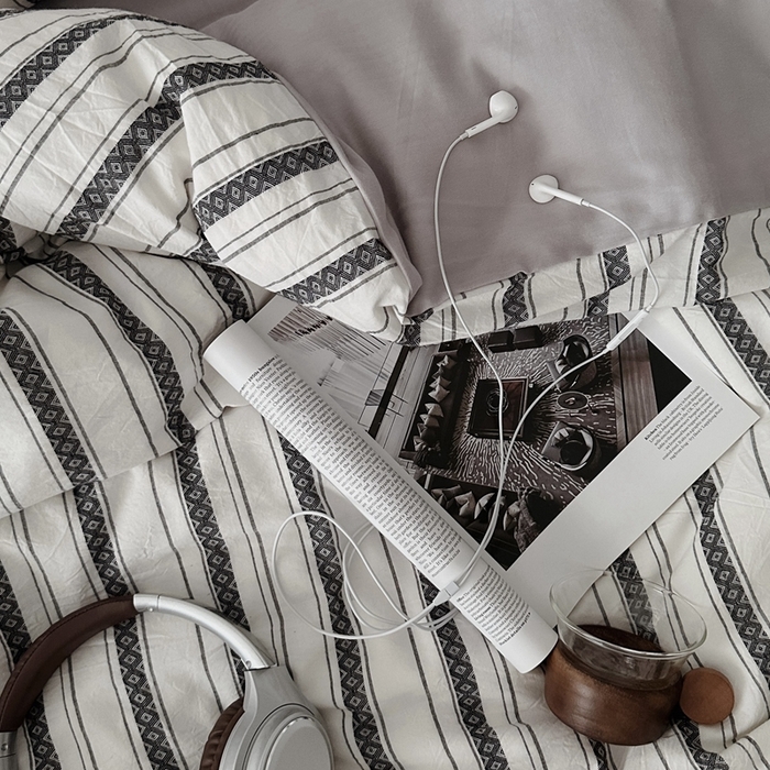 91家纺网 家纺一手货源 找家纺 柚可2025新款全棉提花四件套-布尔乔亚（第二组） 布尔乔亚（枕套提花+灰色）