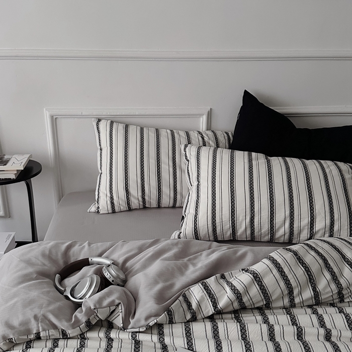 91家纺网 家纺一手货源 找家纺 柚可2025新款全棉提花四件套-布尔乔亚（第二组） 布尔乔亚（枕套提花+灰色）