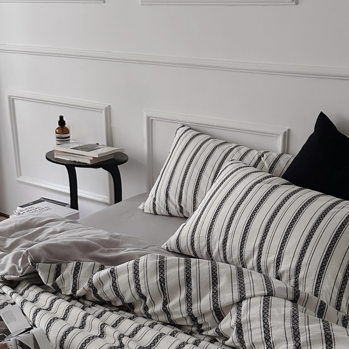 91家纺网 家纺一手货源 找家纺 柚可2025新款全棉提花四件套-布尔乔亚（第二组） 布尔乔亚（枕套提花+灰色）