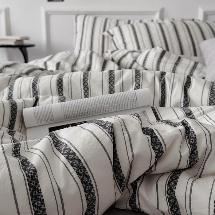 91家纺网 家纺一手货源 找家纺 柚可2025新款全棉提花四件套-布尔乔亚（第二组） 布尔乔亚（枕套提花+灰色）