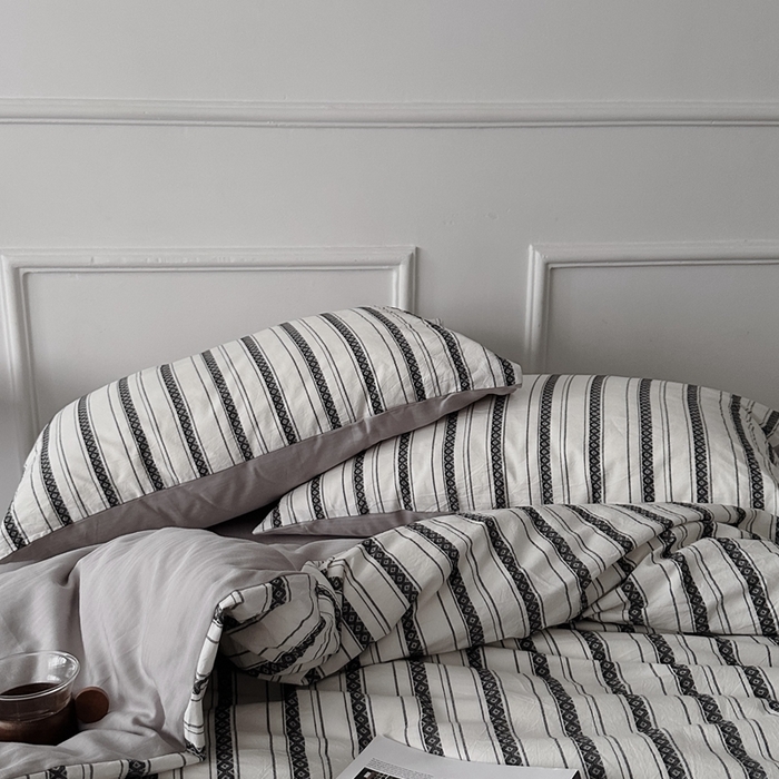 91家纺网 家纺一手货源 找家纺 柚可2025新款全棉提花四件套-布尔乔亚（第二组） 布尔乔亚（枕套提花+灰色）