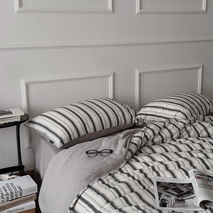 91家纺网 家纺一手货源 找家纺 柚可2025新款全棉提花四件套-布尔乔亚（第二组） 布尔乔亚（枕套提花+灰色）