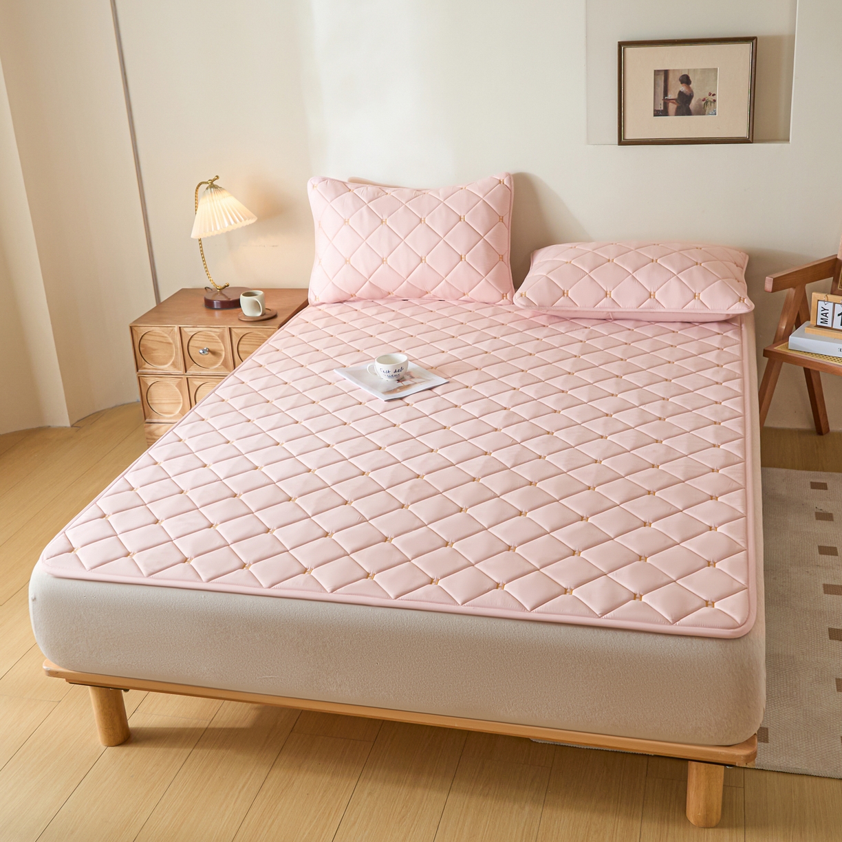 91家纺网 家纺一手货源 找家纺 芬晴家纺 2025新款A类亲肤刺绣系列成人床垫-派格 派格-豆沙粉