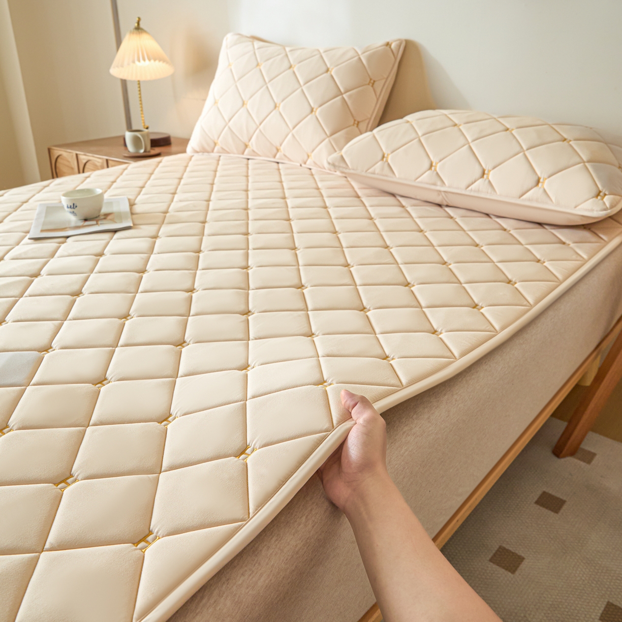 91家纺网 家纺一手货源 找家纺 芬晴家纺 2025新款A类亲肤刺绣系列成人床垫-派格 派格-卡其