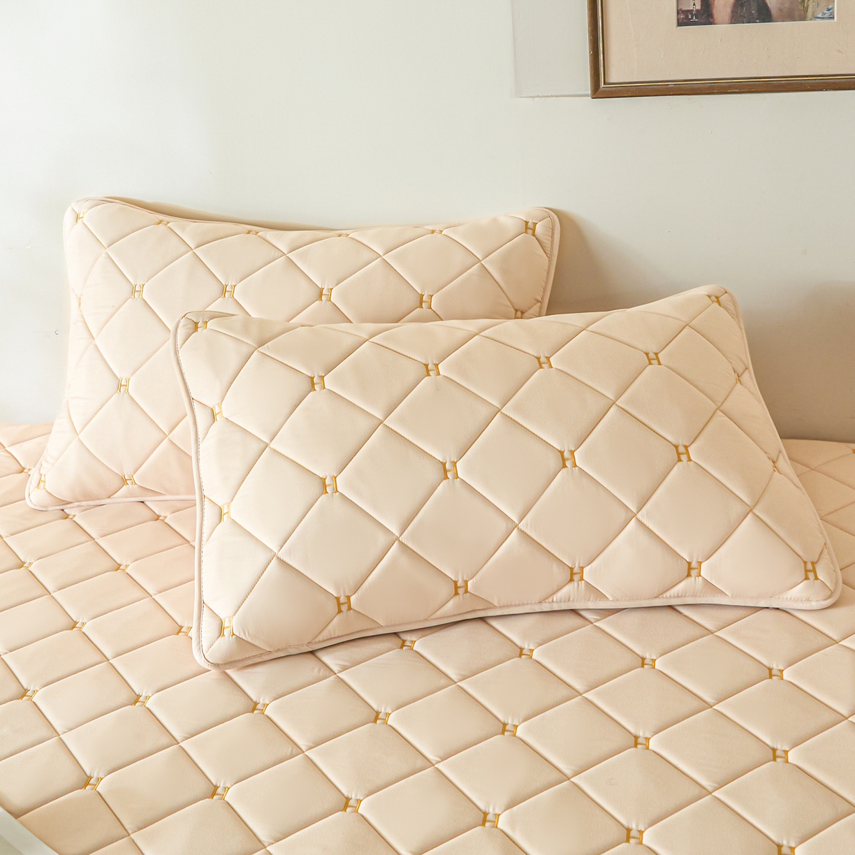 91家纺网 家纺一手货源 找家纺 芬晴家纺 2025新款A类亲肤刺绣系列成人床垫-派格 派格-卡其