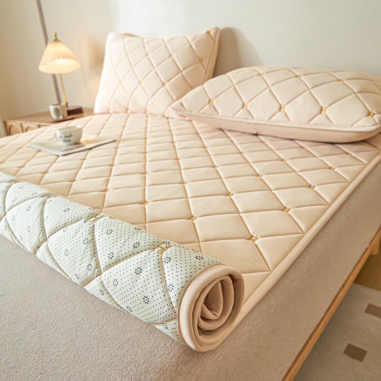 91家纺网 家纺一手货源 找家纺 芬晴家纺 2025新款A类亲肤刺绣系列成人床垫-派格 派格-卡其