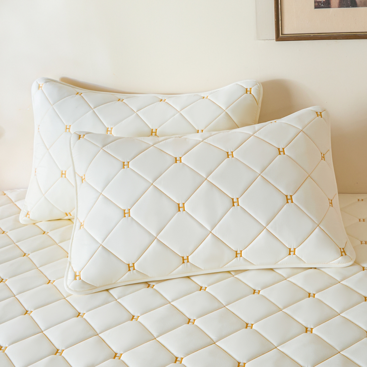 91家纺网 家纺一手货源 找家纺 芬晴家纺 2025新款A类亲肤刺绣系列成人床垫-派格 派格-米白