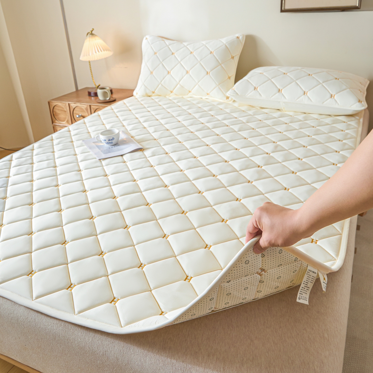 91家纺网 家纺一手货源 找家纺 芬晴家纺 2025新款A类亲肤刺绣系列成人床垫-派格 派格-米白