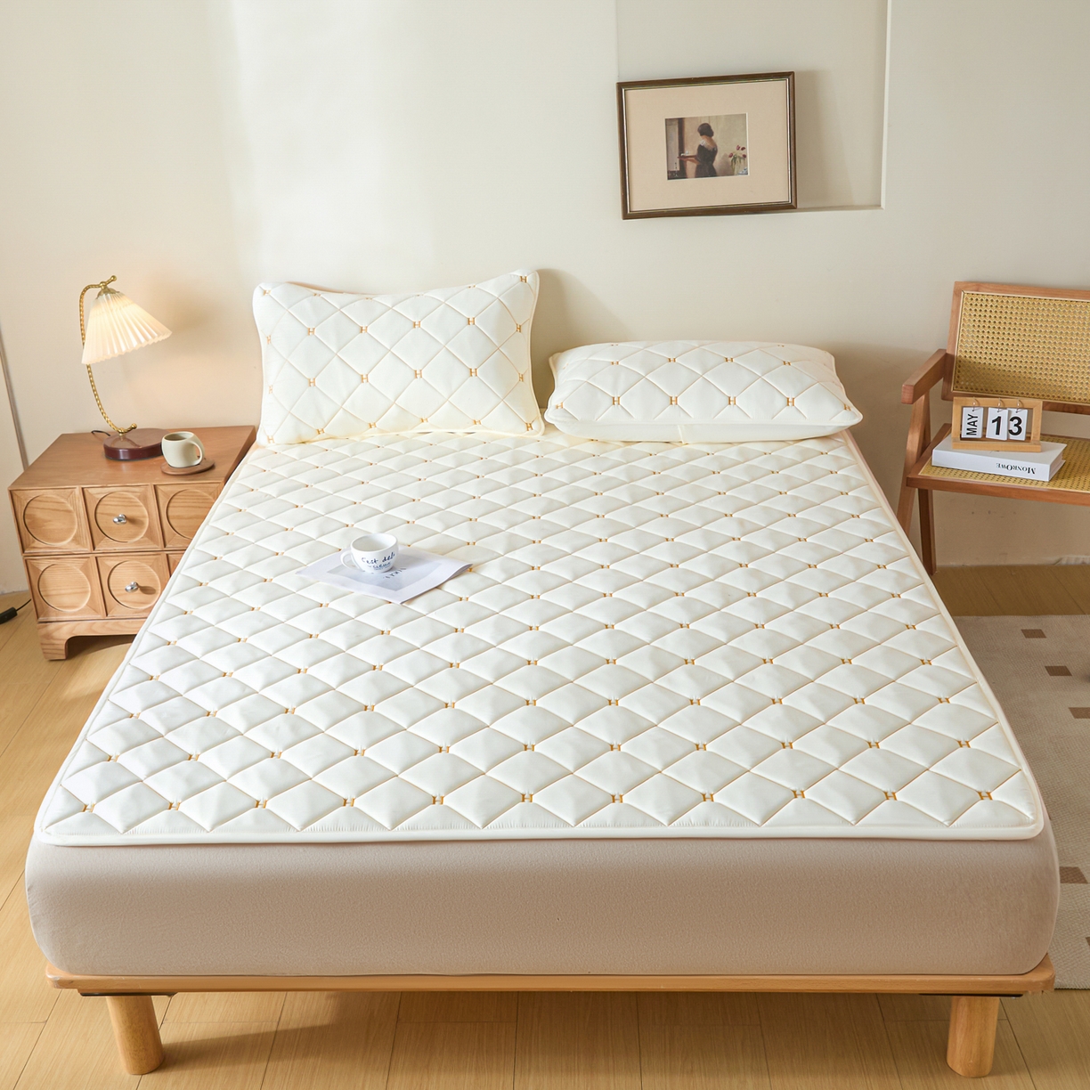 91家纺网 家纺一手货源 找家纺 芬晴家纺 2025新款A类亲肤刺绣系列成人床垫-派格 派格-米白