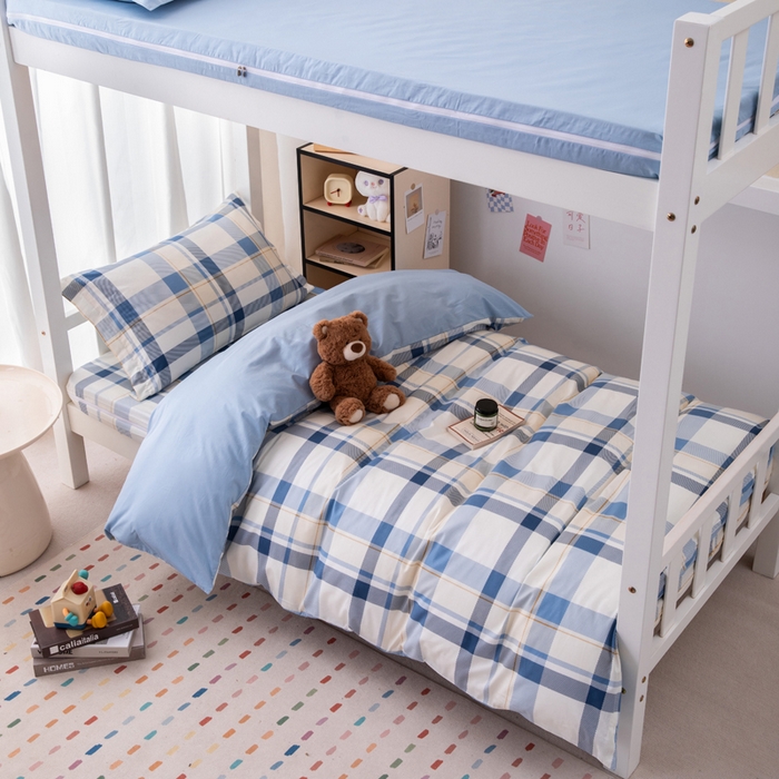 91家纺网 家纺一手货源 找家纺 凌云家纺 2025春夏新款13372全棉纯棉学生床套款三件套上下铺宿舍六件套一整套 春日来信