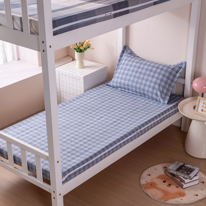 91家纺网 家纺一手货源 找家纺 凌云家纺 2025春夏新款13372全棉纯棉学生床套款三件套上下铺宿舍六件套一整套 麦田蓝