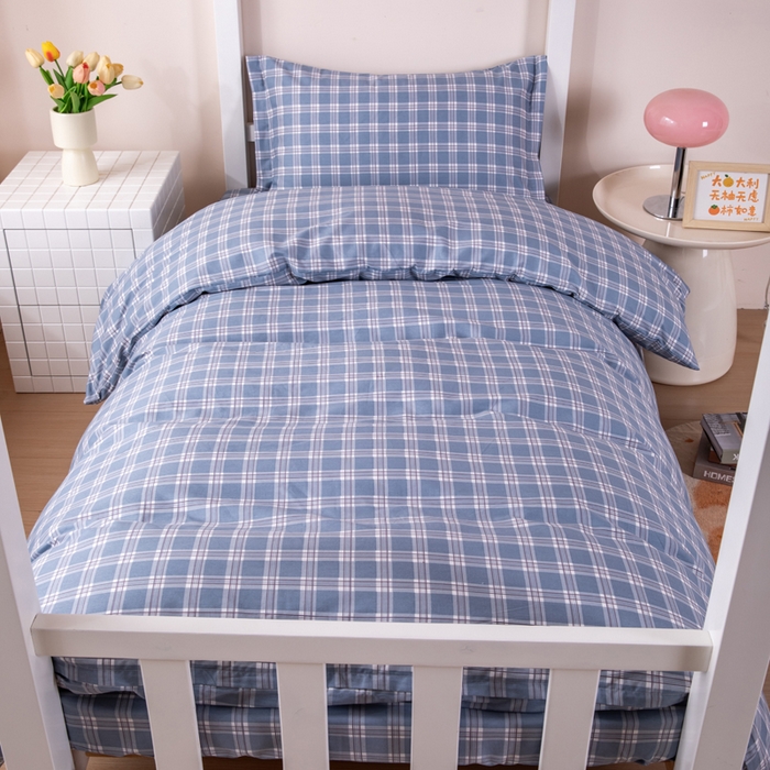 91家纺网 家纺一手货源 找家纺 凌云家纺 2025春夏新款13372全棉纯棉学生床套款三件套上下铺宿舍六件套一整套 麦田蓝