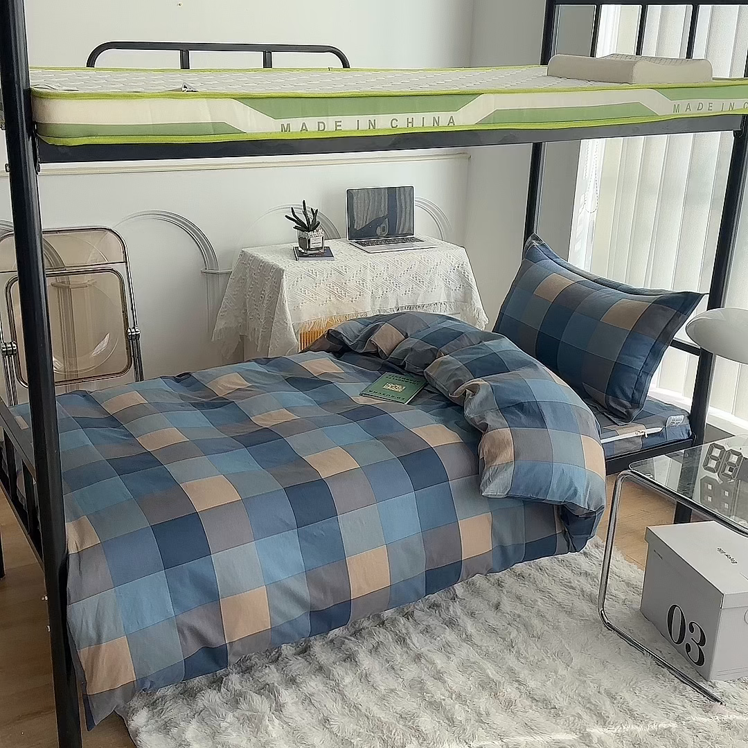 91家纺网 家纺一手货源 找家纺 凌云家纺 2025春夏新款13372全棉纯棉学生床套款三件套上下铺宿舍六件套一整套 灰蓝格