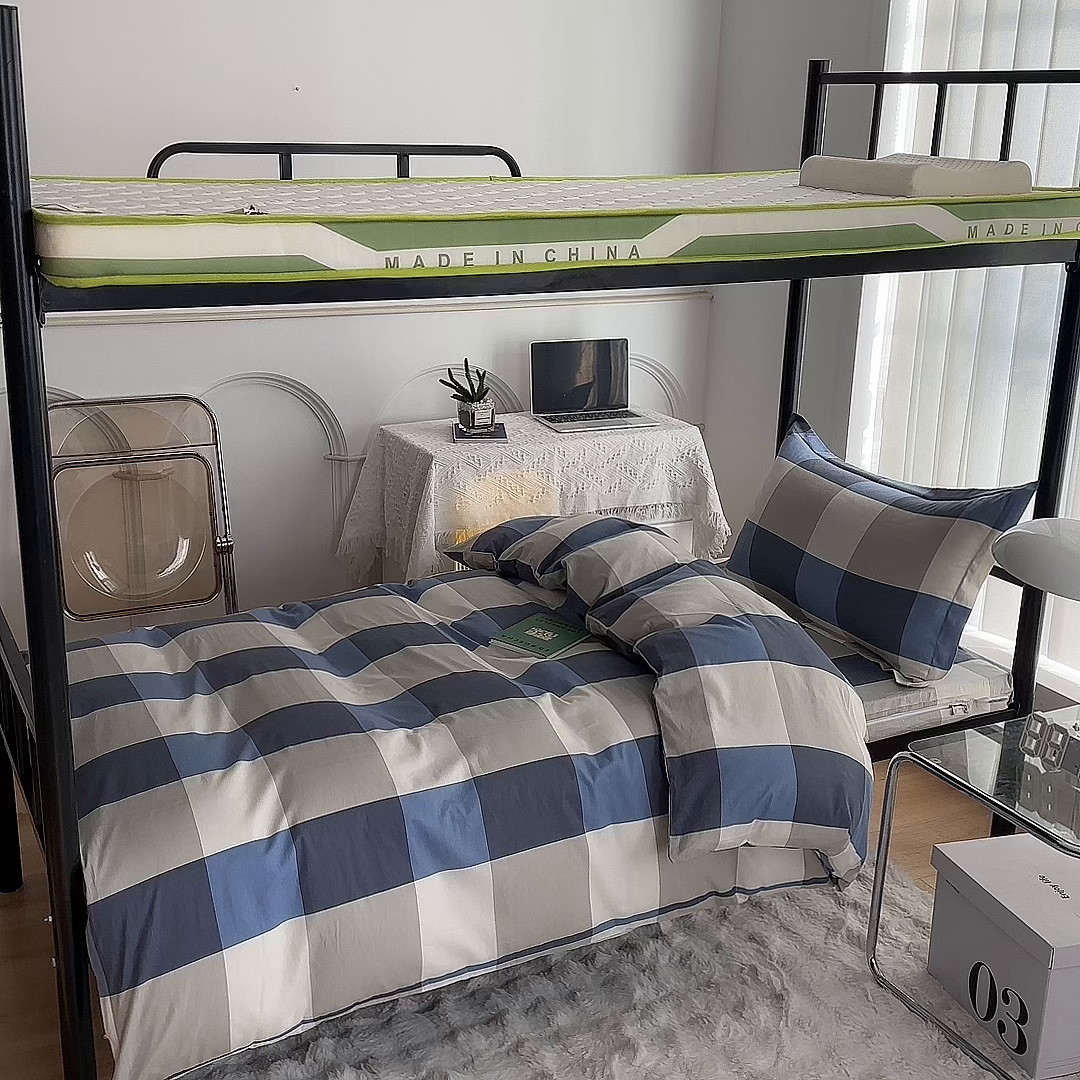 91家纺网 家纺一手货源 找家纺 凌云家纺 2025春夏新款13372全棉纯棉学生床套款三件套上下铺宿舍六件套一整套 蓝大格