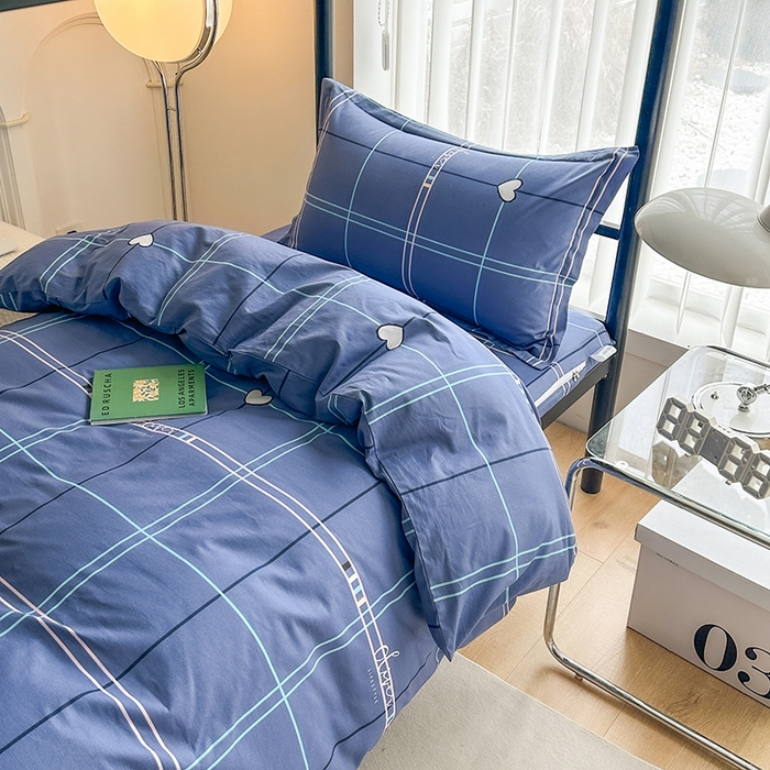 91家纺网 家纺一手货源 找家纺 凌云家纺 2025春夏新款13372全棉纯棉学生床套款三件套上下铺宿舍六件套一整套 心有灵犀