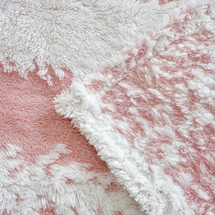 91家纺网 家纺一手货源 找家纺 （总）丹本家纺 2025新款ins风条纹毛毯提升格调好物清新条纹风毛毯跨境电商阳离子提花简约时尚毯毛毯毯子