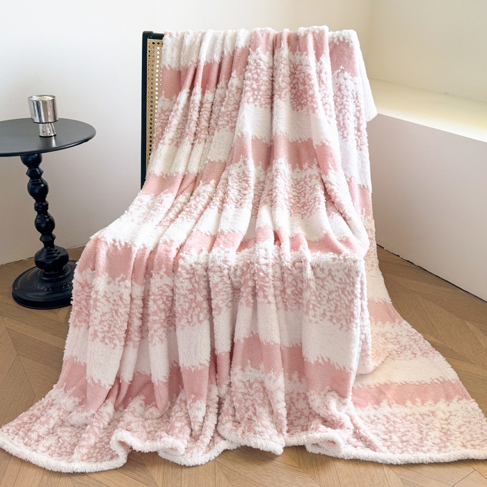 91家纺网 家纺一手货源 找家纺 （总）丹本家纺 2025新款ins风条纹毛毯提升格调好物清新条纹风毛毯跨境电商阳离子提花简约时尚毯毛毯毯子