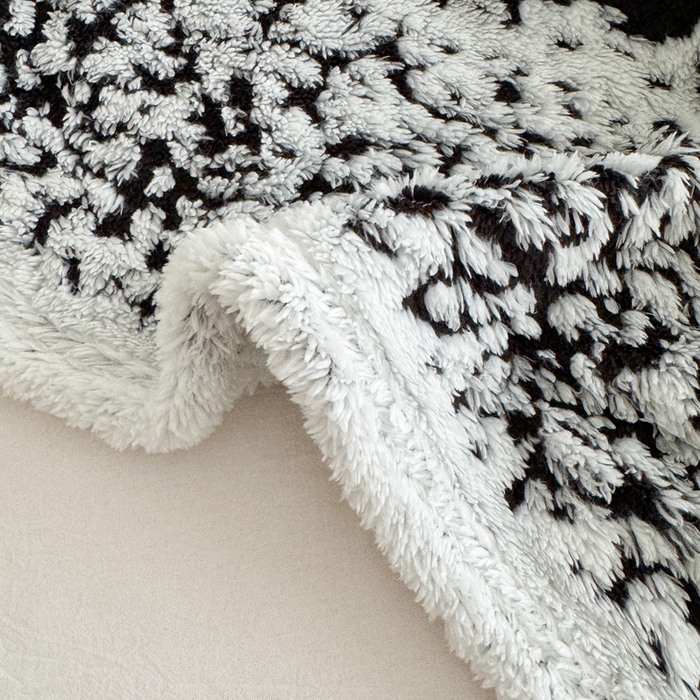 91家纺网 家纺一手货源 找家纺 丹本家纺 2025新款ins风条纹毛毯提升格调好物清新条纹风毛毯跨境电商阳离子提花简约时尚毯毛毯毯子 黑