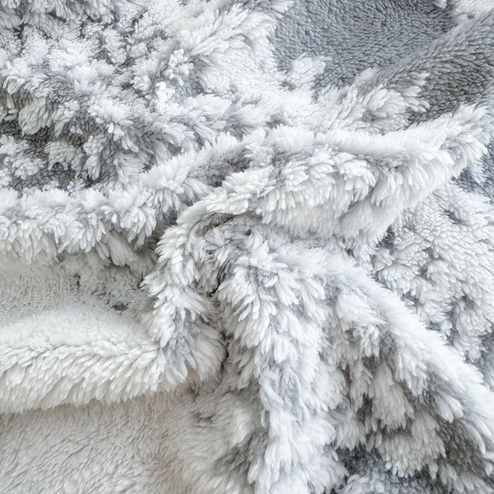 91家纺网 家纺一手货源 找家纺 丹本家纺 2025新款ins风条纹毛毯提升格调好物清新条纹风毛毯跨境电商阳离子提花简约时尚毯毛毯毯子 灰