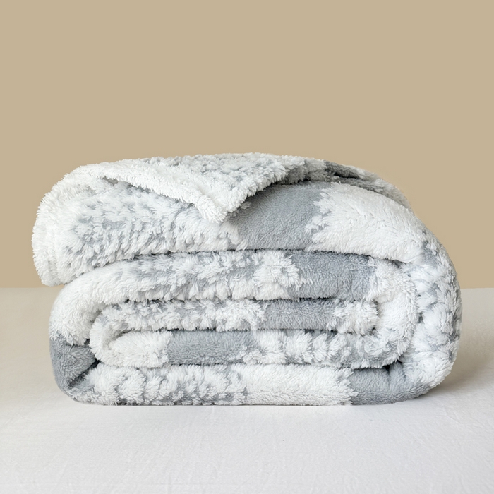 91家纺网 家纺一手货源 找家纺 丹本家纺 2025新款ins风条纹毛毯提升格调好物清新条纹风毛毯跨境电商阳离子提花简约时尚毯毛毯毯子 灰