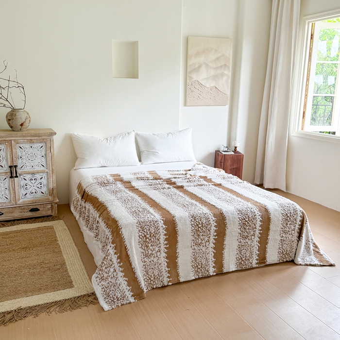 91家纺网 家纺一手货源 找家纺 丹本家纺 2025新款ins风条纹毛毯提升格调好物清新条纹风毛毯跨境电商阳离子提花简约时尚毯毛毯毯子 咖