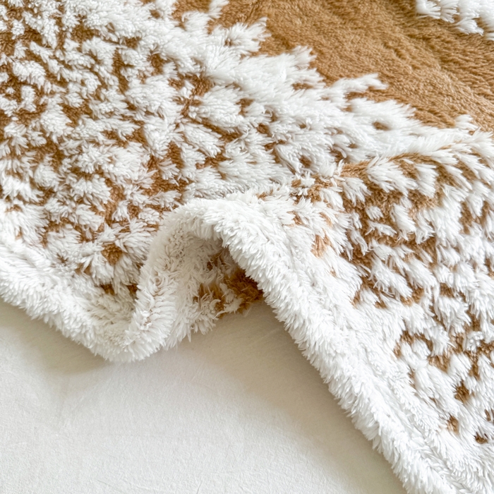 91家纺网 家纺一手货源 找家纺 丹本家纺 2025新款ins风条纹毛毯提升格调好物清新条纹风毛毯跨境电商阳离子提花简约时尚毯毛毯毯子 咖