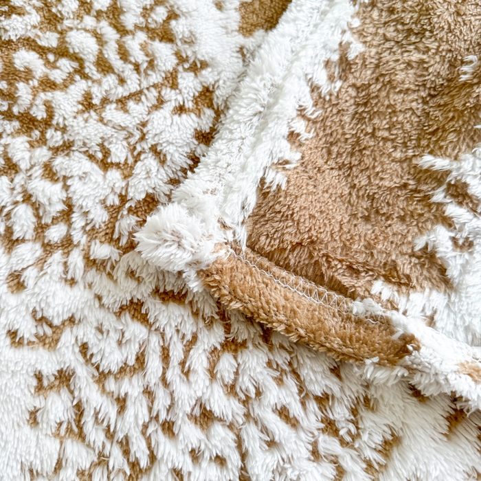 91家纺网 家纺一手货源 找家纺 丹本家纺 2025新款ins风条纹毛毯提升格调好物清新条纹风毛毯跨境电商阳离子提花简约时尚毯毛毯毯子 咖