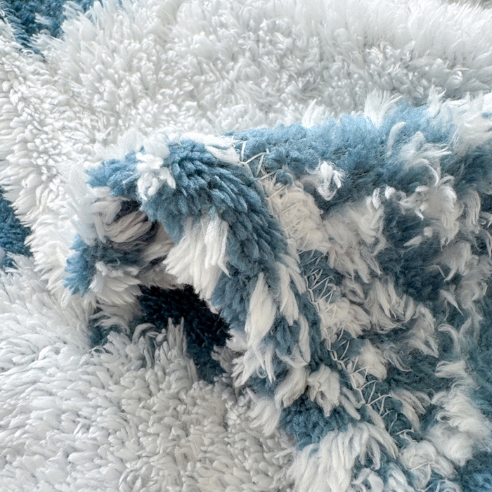 91家纺网 家纺一手货源 找家纺 丹本家纺 2025新款ins风条纹毛毯提升格调好物清新条纹风毛毯跨境电商阳离子提花简约时尚毯毛毯毯子 蓝