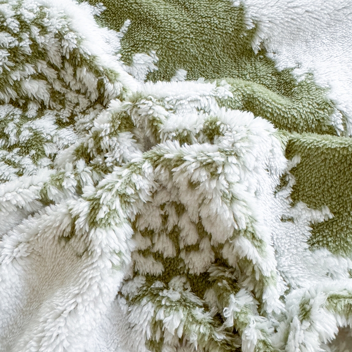 91家纺网 家纺一手货源 找家纺 丹本家纺 2025新款ins风条纹毛毯提升格调好物清新条纹风毛毯跨境电商阳离子提花简约时尚毯毛毯毯子 绿