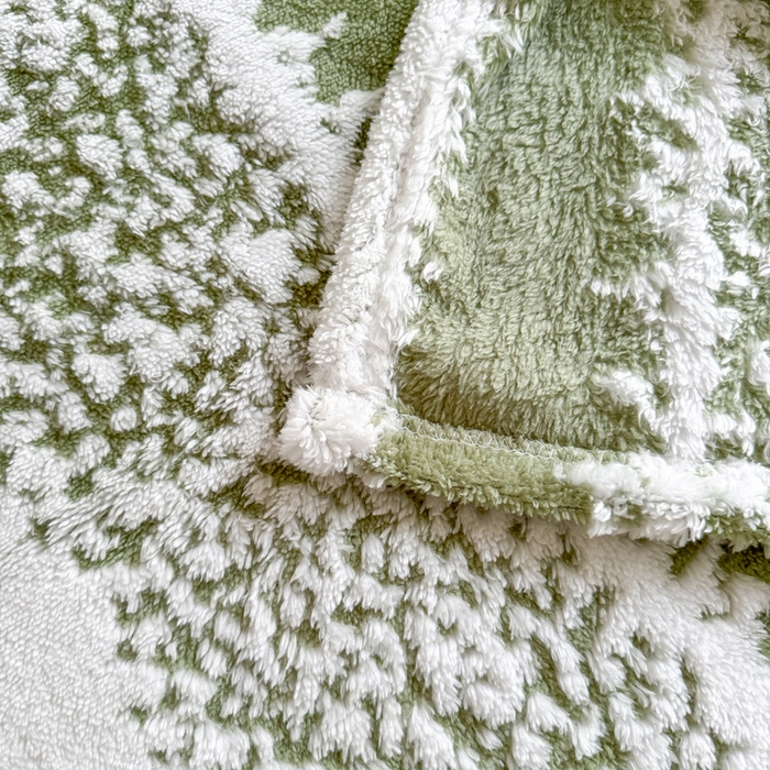 91家纺网 家纺一手货源 找家纺 丹本家纺 2025新款ins风条纹毛毯提升格调好物清新条纹风毛毯跨境电商阳离子提花简约时尚毯毛毯毯子 绿