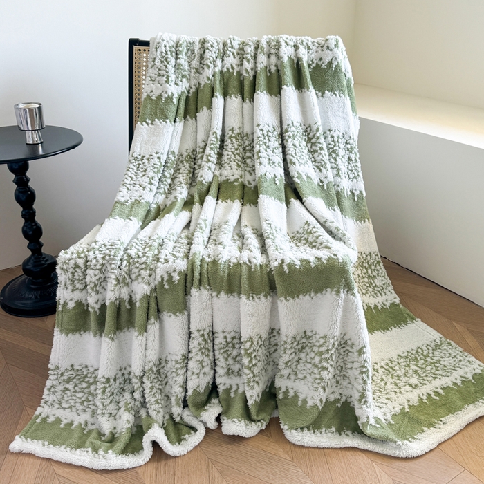 91家纺网 家纺一手货源 找家纺 丹本家纺 2025新款ins风条纹毛毯提升格调好物清新条纹风毛毯跨境电商阳离子提花简约时尚毯毛毯毯子 绿