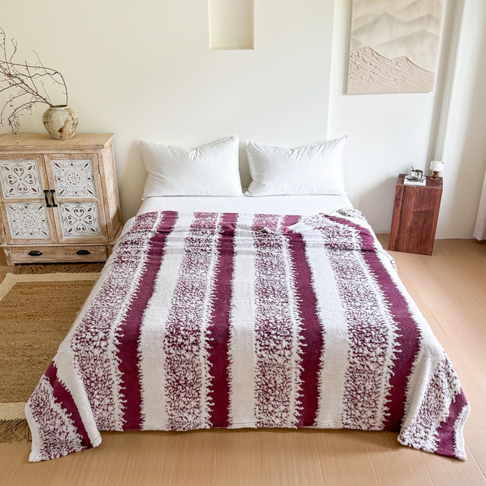 91家纺网 家纺一手货源 找家纺 丹本家纺 2025新款ins风条纹毛毯提升格调好物清新条纹风毛毯跨境电商阳离子提花简约时尚毯毛毯毯子 紫