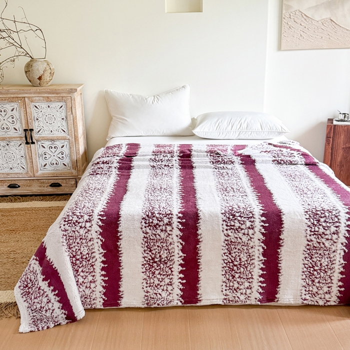 91家纺网 家纺一手货源 找家纺 丹本家纺 2025新款ins风条纹毛毯提升格调好物清新条纹风毛毯跨境电商阳离子提花简约时尚毯毛毯毯子 紫