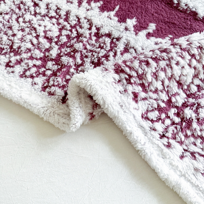 91家纺网 家纺一手货源 找家纺 丹本家纺 2025新款ins风条纹毛毯提升格调好物清新条纹风毛毯跨境电商阳离子提花简约时尚毯毛毯毯子 紫