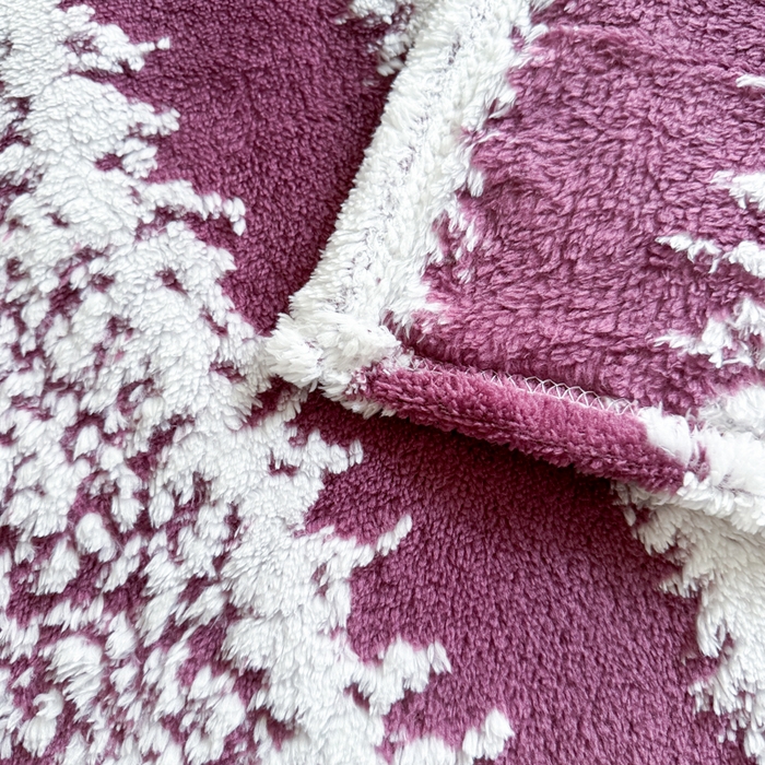 91家纺网 家纺一手货源 找家纺 丹本家纺 2025新款ins风条纹毛毯提升格调好物清新条纹风毛毯跨境电商阳离子提花简约时尚毯毛毯毯子 紫