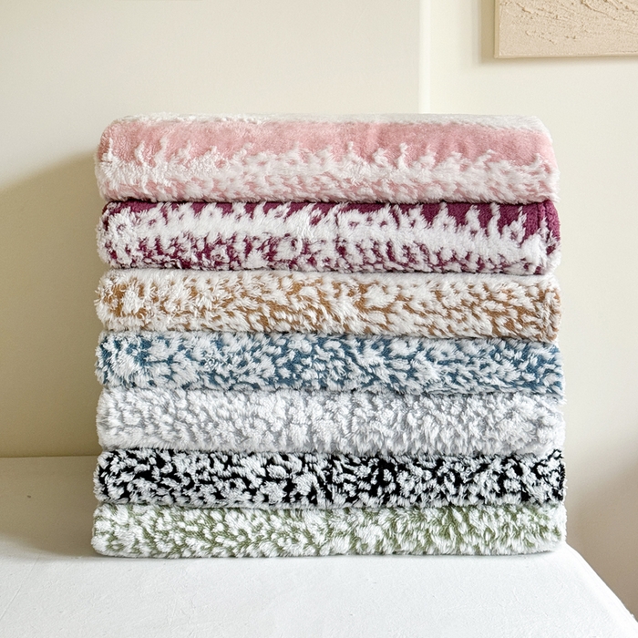 91家纺网 家纺一手货源 找家纺 丹本家纺 2025新款ins风条纹毛毯提升格调好物清新条纹风毛毯跨境电商阳离子提花简约时尚毯毛毯毯子 组合