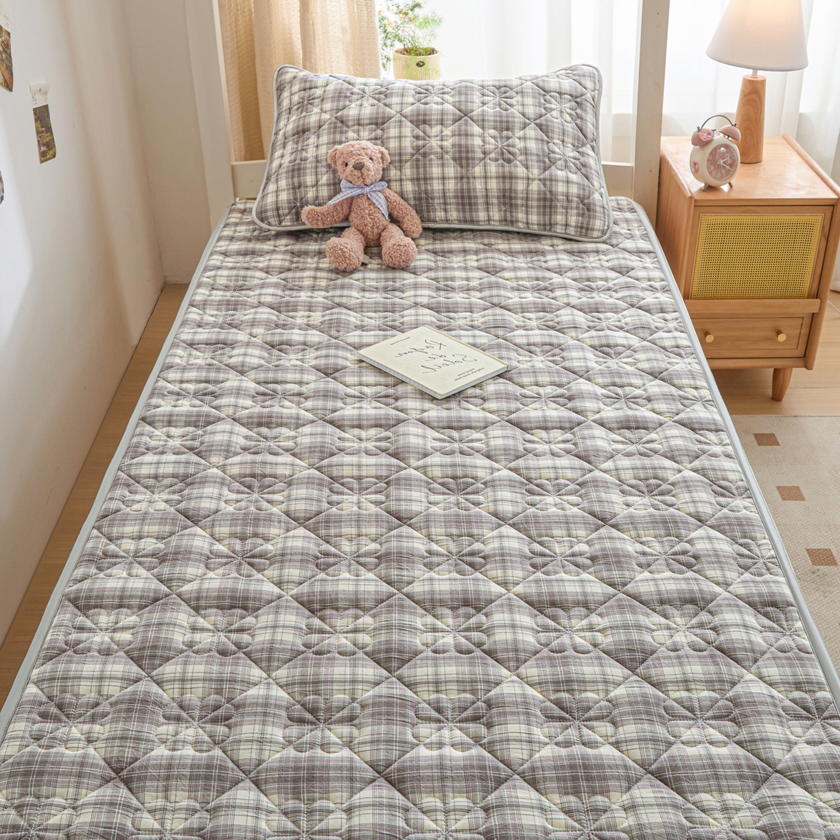 91家纺网 家纺一手货源 找家纺 （总）芬晴家纺 2025新款A类大豆格子床垫-学生床